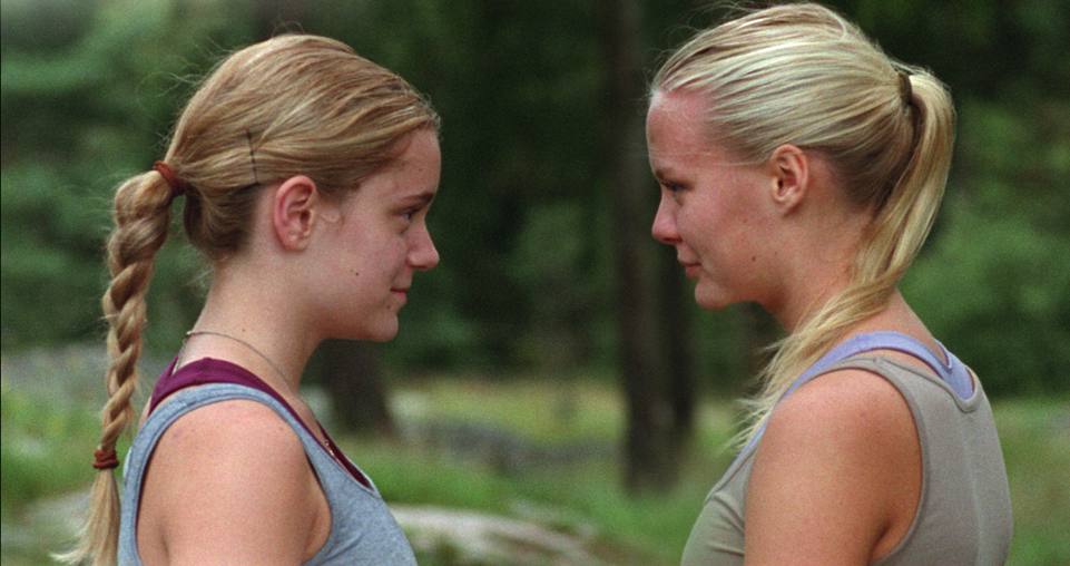 Mathilda Paradeiser and Linda Molin in She Monkeys