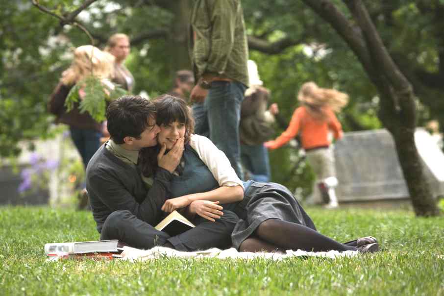 Joseph Gordon-Levitt and Zooey Deschanel in 500 Days of Summer