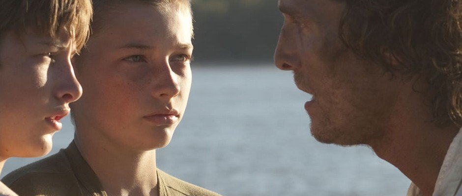 Tye Sheridan, Jacob Lofland and Matthew McConaughey in Mud
