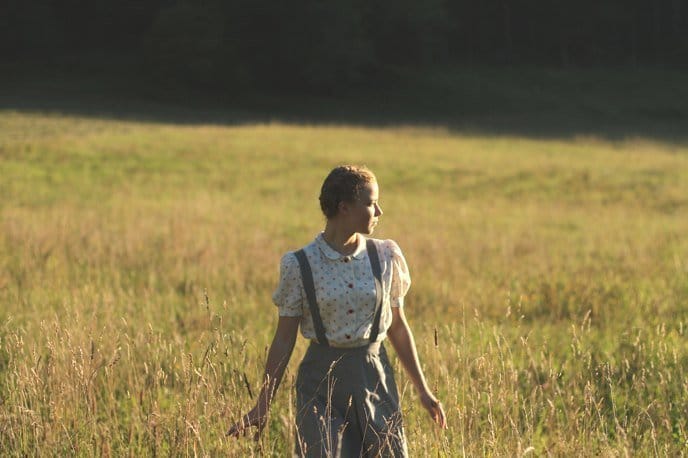 Saskia Rosendahl as Lore