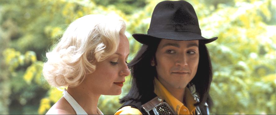 Samantha Morton and Diego Luna in Mister Lonely