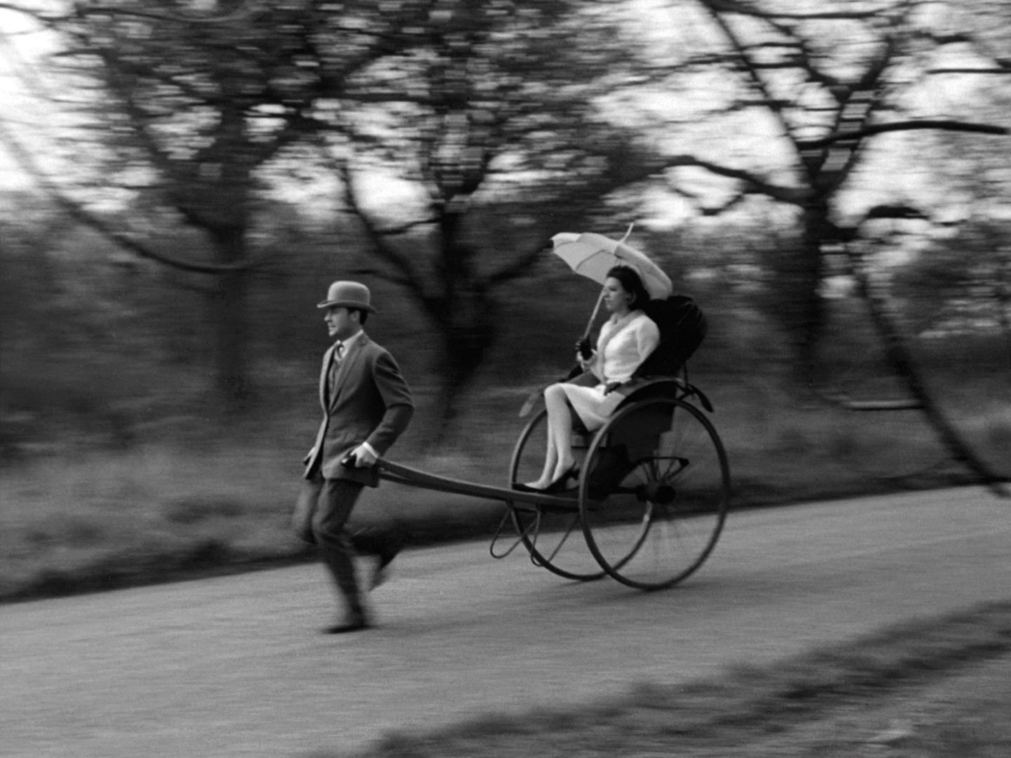 Steed pulls Mrs Peel in a rickshaw