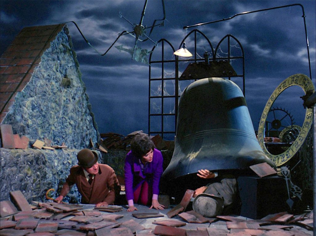 Steed and King find a man under a huge bell